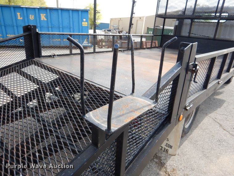 image for item DL2992 2004 Nissan UD1400  flatbed truck