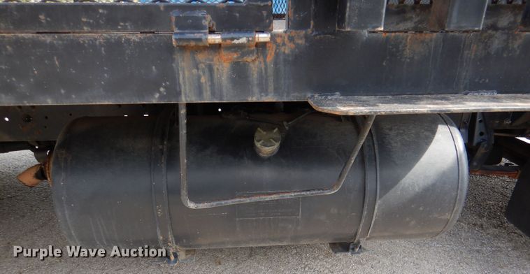 image for item DL2992 2004 Nissan UD1400  flatbed truck