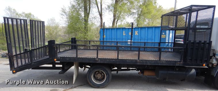 image for item DL2992 2004 Nissan UD1400  flatbed truck