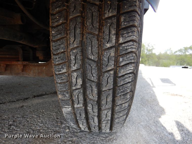 image for item DL2992 2004 Nissan UD1400  flatbed truck