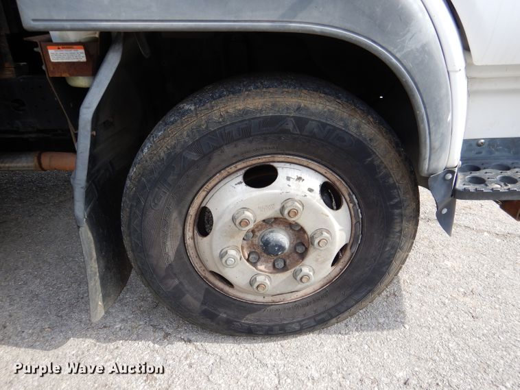 image for item DL2992 2004 Nissan UD1400  flatbed truck