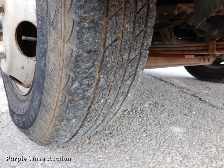 image for item DL2992 2004 Nissan UD1400  flatbed truck