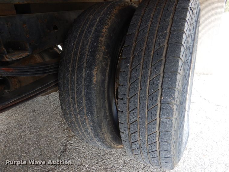 image for item DL2992 2004 Nissan UD1400  flatbed truck