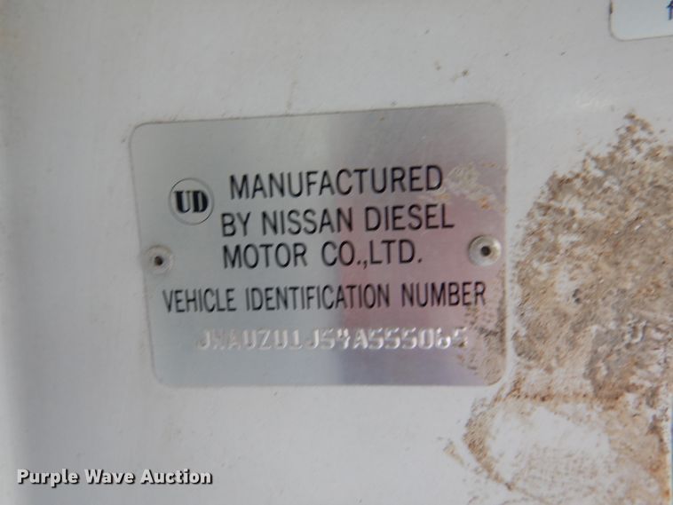 image for item DL2992 2004 Nissan UD1400  flatbed truck