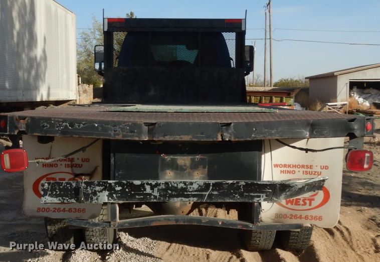 image for item DM2911 2005 Isuzu FTR  flat bed truck