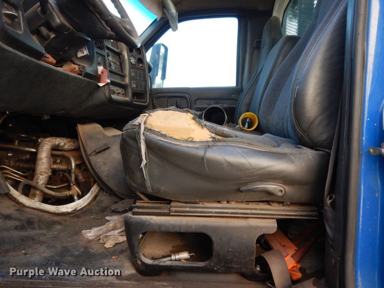 image for item DM2911 2005 Isuzu FTR  flat bed truck