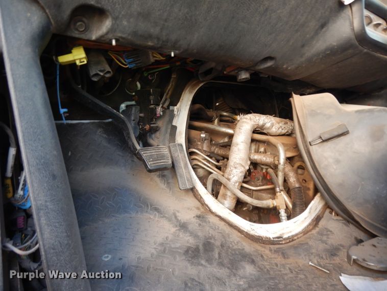 image for item DM2911 2005 Isuzu FTR  flat bed truck