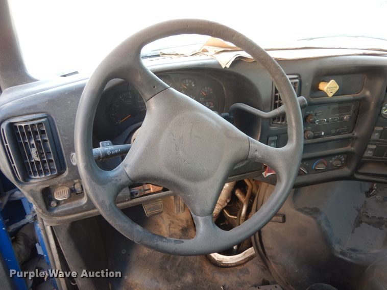 image for item DM2911 2005 Isuzu FTR  flat bed truck