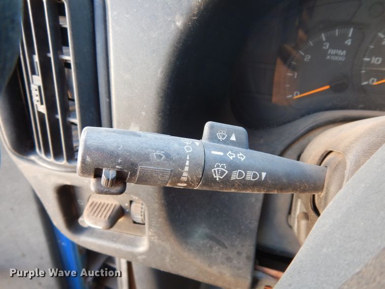 image for item DM2911 2005 Isuzu FTR  flat bed truck