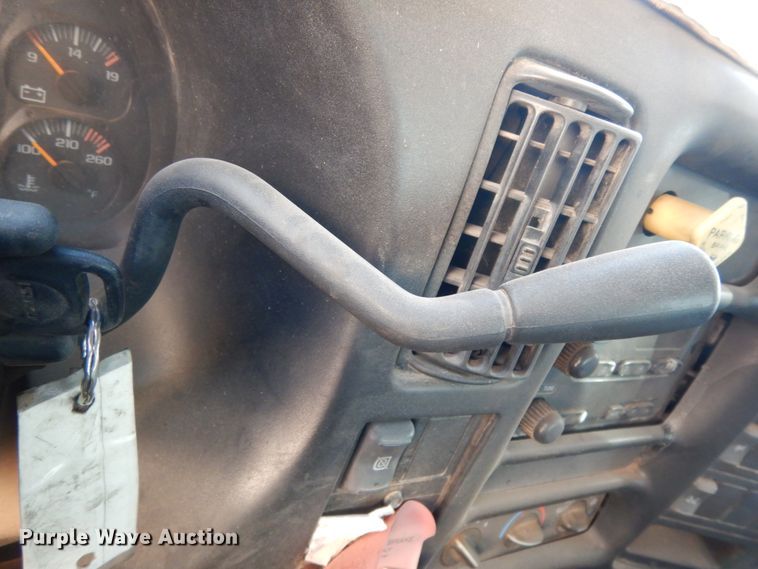 image for item DM2911 2005 Isuzu FTR  flat bed truck