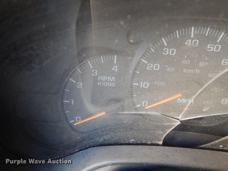 image for item DM2911 2005 Isuzu FTR  flat bed truck