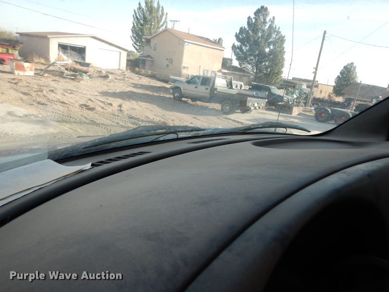 image for item DM2911 2005 Isuzu FTR  flat bed truck