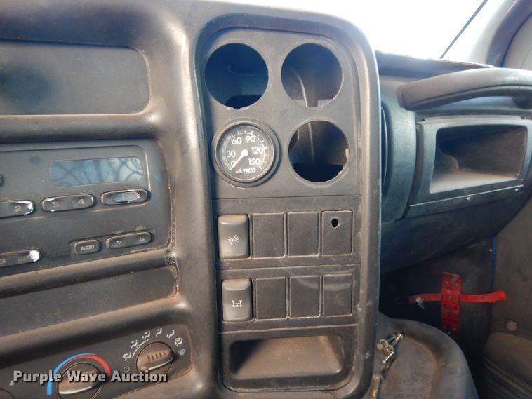 image for item DM2911 2005 Isuzu FTR  flat bed truck