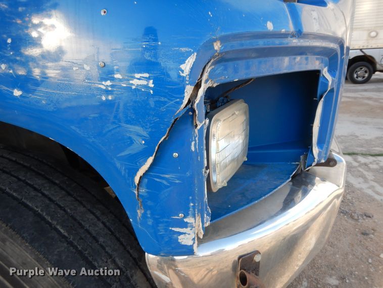 image for item DM2911 2005 Isuzu FTR  flat bed truck