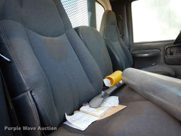 image for item DM2911 2005 Isuzu FTR  flat bed truck