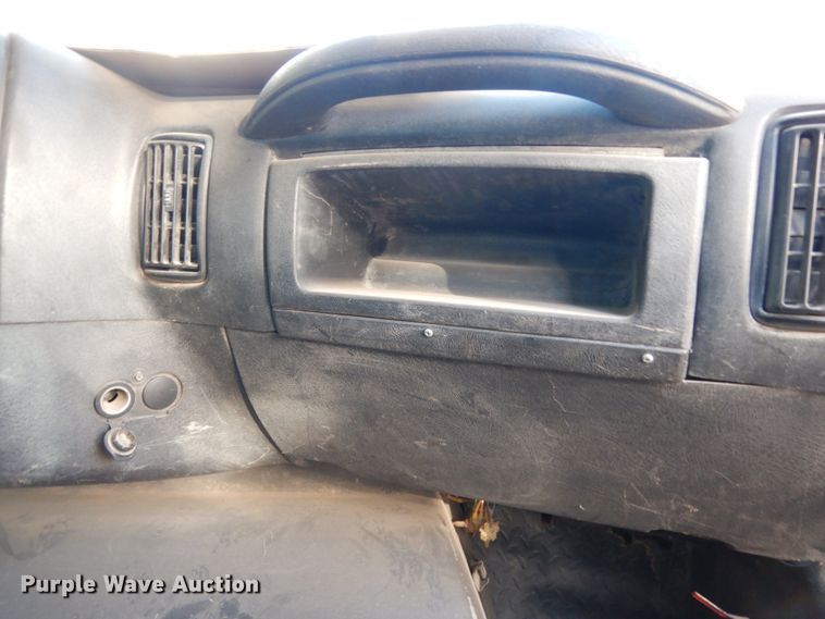 image for item DM2911 2005 Isuzu FTR  flat bed truck