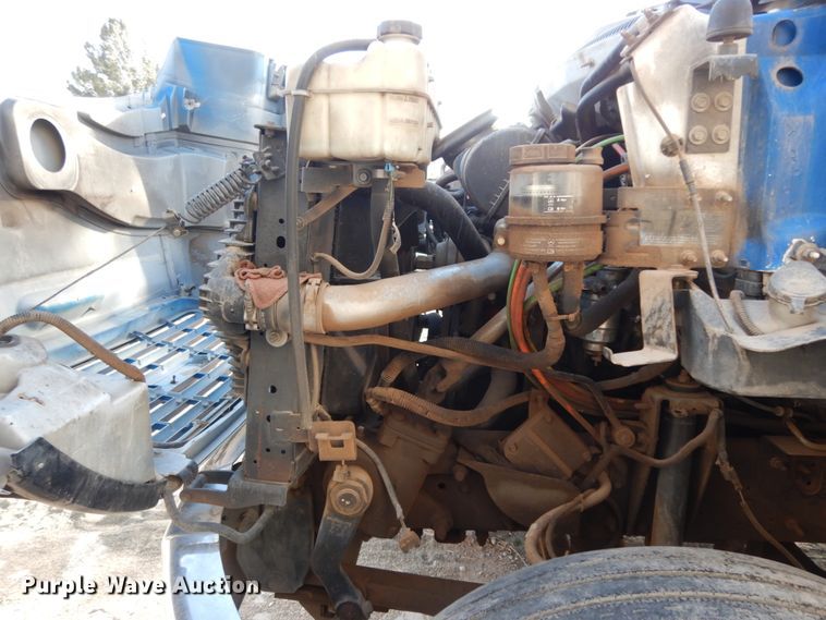 image for item DM2911 2005 Isuzu FTR  flat bed truck