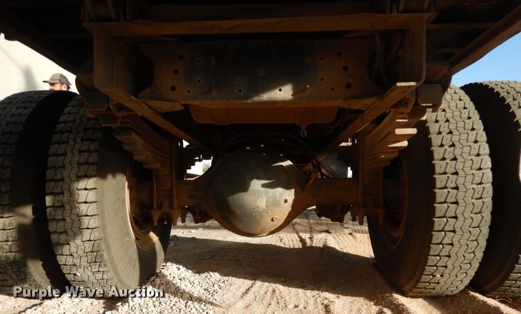 image for item DM2911 2005 Isuzu FTR  flat bed truck