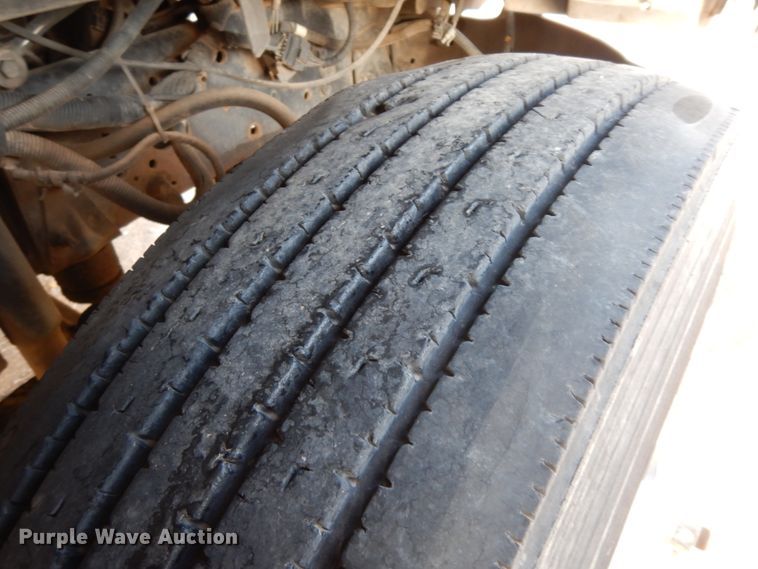 image for item DM2911 2005 Isuzu FTR  flat bed truck