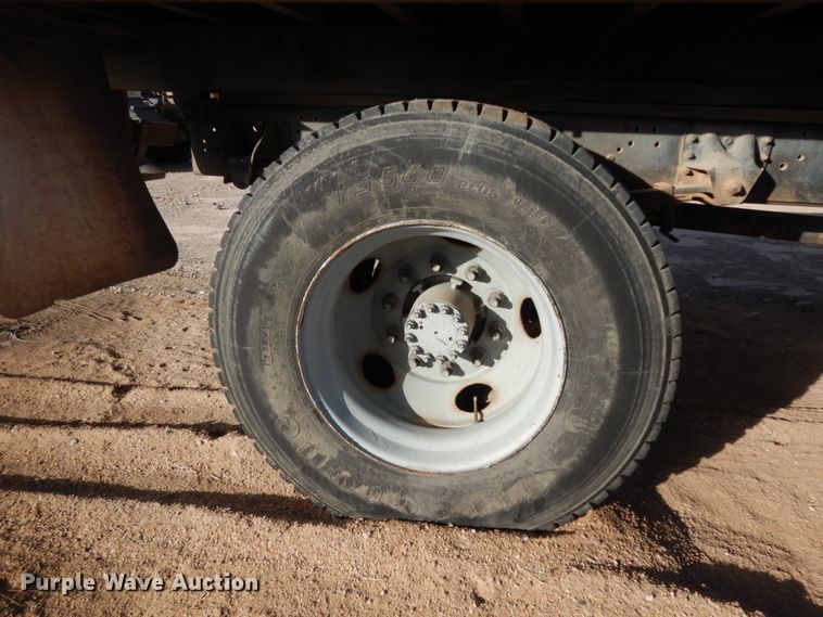 image for item DM2911 2005 Isuzu FTR  flat bed truck