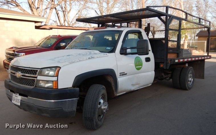 image for item DM2912 2005 Chevrolet 3500HD  flatbed pickup truck
