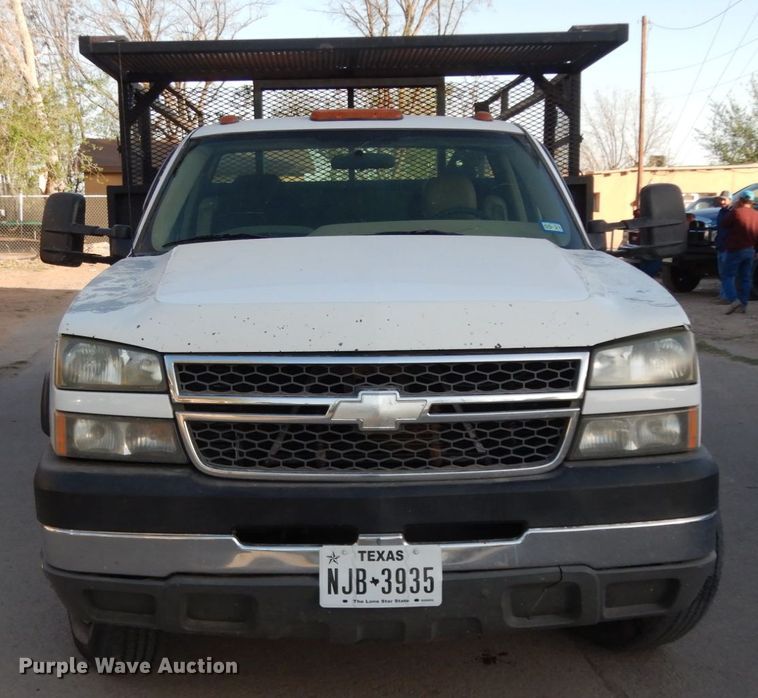 image for item DM2912 2005 Chevrolet 3500HD  flatbed pickup truck