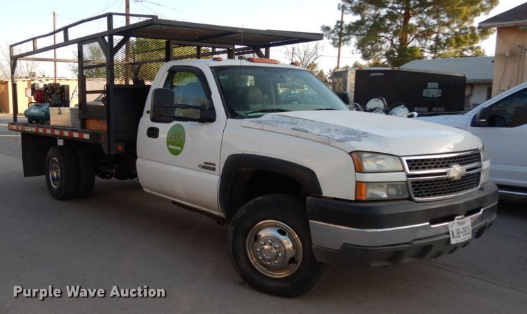 image for item DM2912 2005 Chevrolet 3500HD  flatbed pickup truck