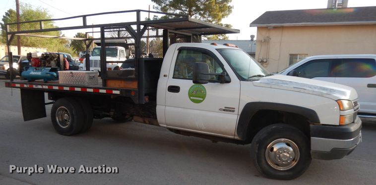 image for item DM2912 2005 Chevrolet 3500HD  flatbed pickup truck