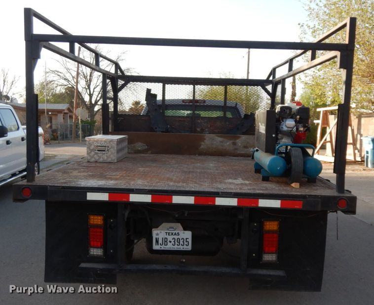 image for item DM2912 2005 Chevrolet 3500HD  flatbed pickup truck