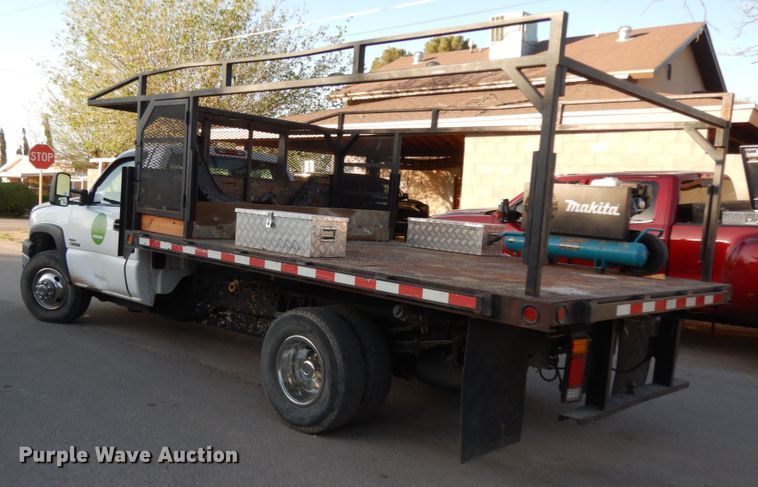 image for item DM2912 2005 Chevrolet 3500HD  flatbed pickup truck