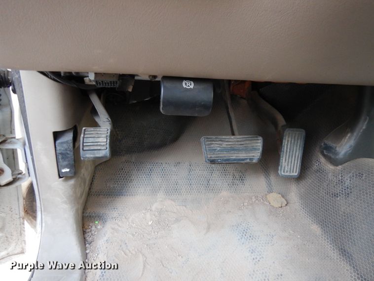 image for item DM2912 2005 Chevrolet 3500HD  flatbed pickup truck