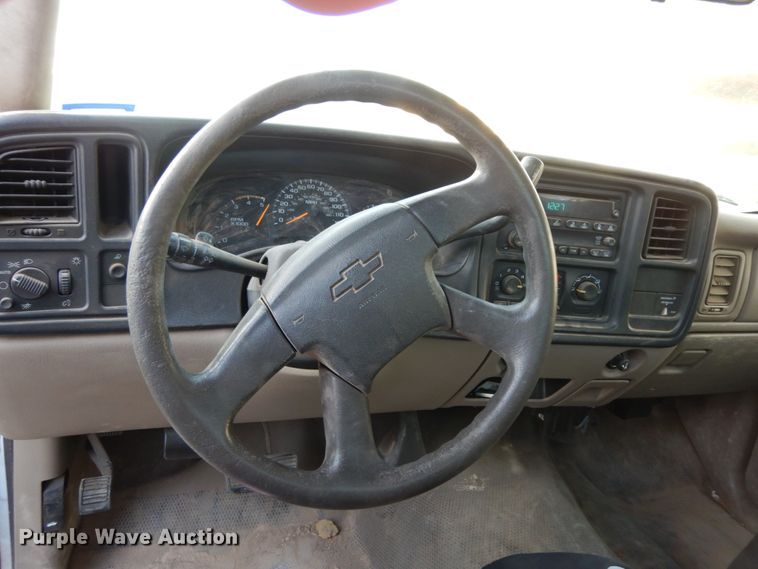 image for item DM2912 2005 Chevrolet 3500HD  flatbed pickup truck