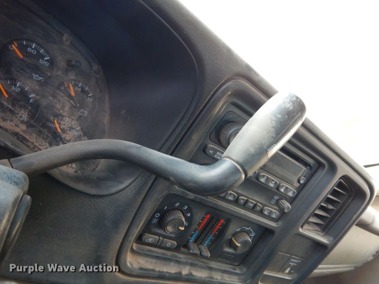 image for item DM2912 2005 Chevrolet 3500HD  flatbed pickup truck