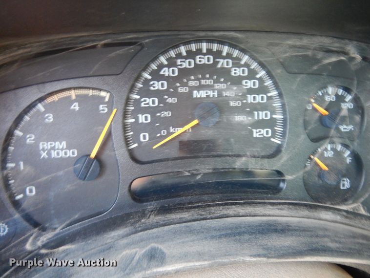 image for item DM2912 2005 Chevrolet 3500HD  flatbed pickup truck