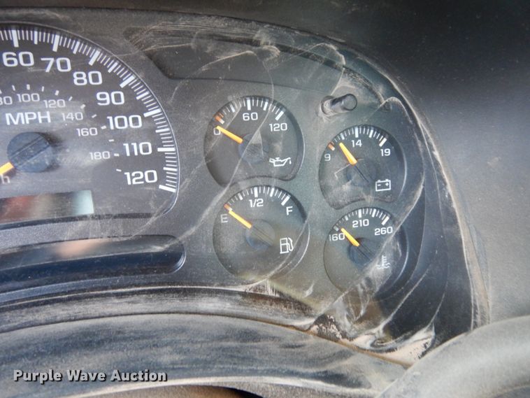 image for item DM2912 2005 Chevrolet 3500HD  flatbed pickup truck