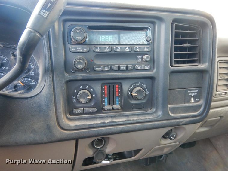 image for item DM2912 2005 Chevrolet 3500HD  flatbed pickup truck