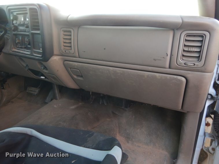 image for item DM2912 2005 Chevrolet 3500HD  flatbed pickup truck