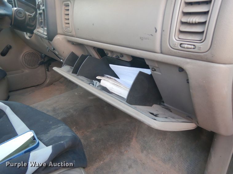 image for item DM2912 2005 Chevrolet 3500HD  flatbed pickup truck