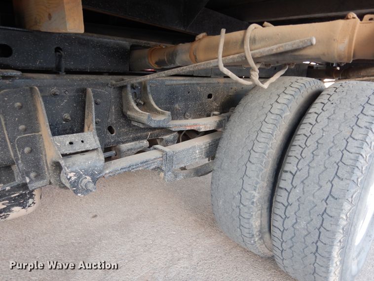 image for item DM2912 2005 Chevrolet 3500HD  flatbed pickup truck