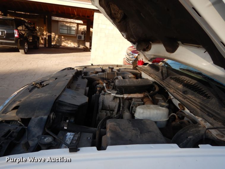 image for item DM2912 2005 Chevrolet 3500HD  flatbed pickup truck