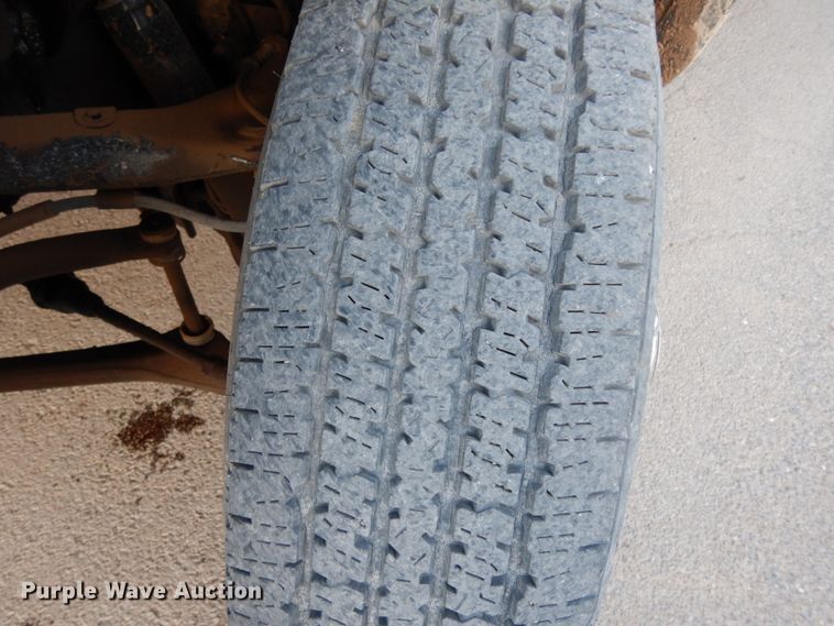 image for item DM2912 2005 Chevrolet 3500HD  flatbed pickup truck