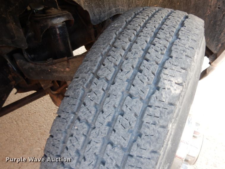 image for item DM2912 2005 Chevrolet 3500HD  flatbed pickup truck