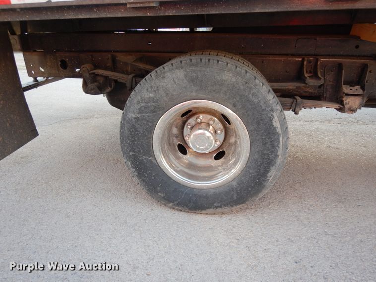 image for item DM2912 2005 Chevrolet 3500HD  flatbed pickup truck