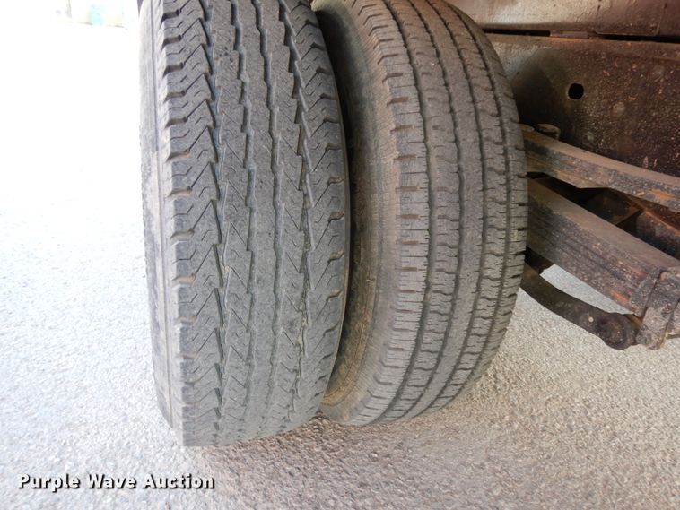 image for item DM2912 2005 Chevrolet 3500HD  flatbed pickup truck