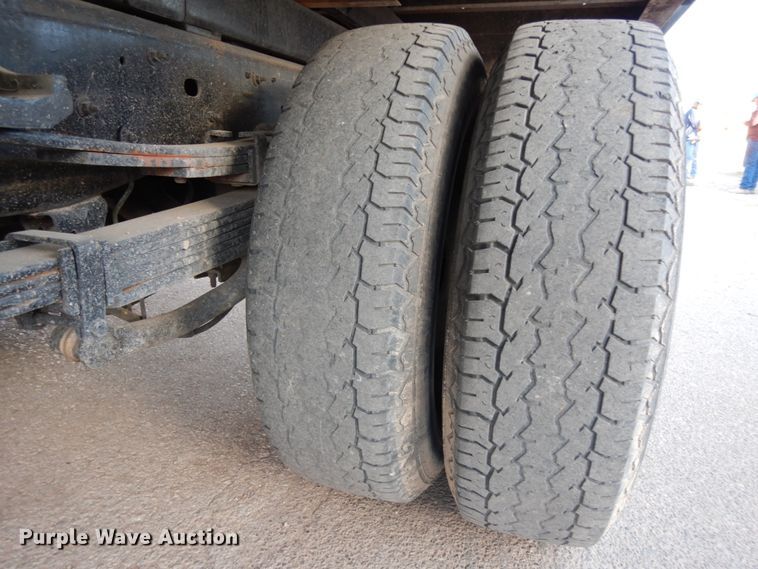 image for item DM2912 2005 Chevrolet 3500HD  flatbed pickup truck