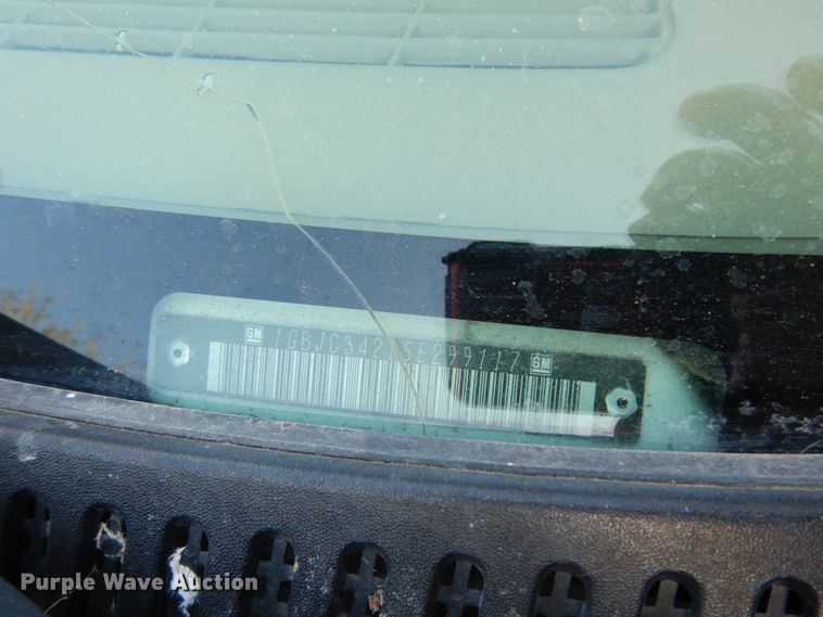 image for item DM2912 2005 Chevrolet 3500HD  flatbed pickup truck