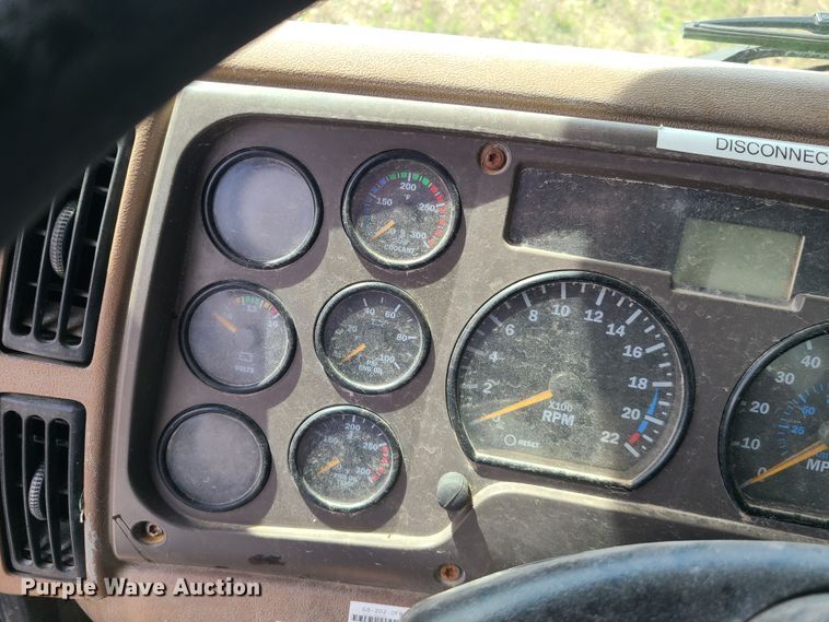 image for item DN5499 2002 Mack CV713 truck chassis