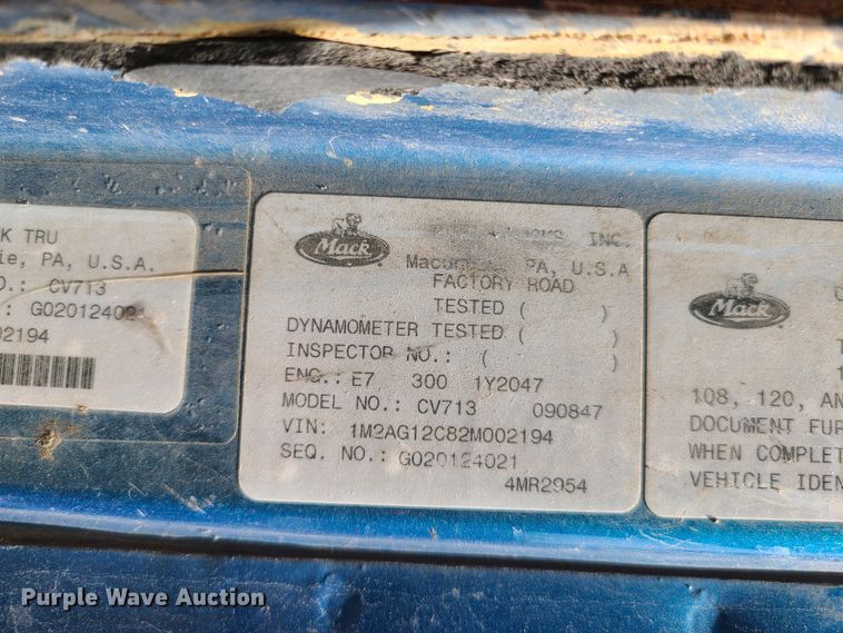 image for item DN5499 2002 Mack CV713 truck chassis