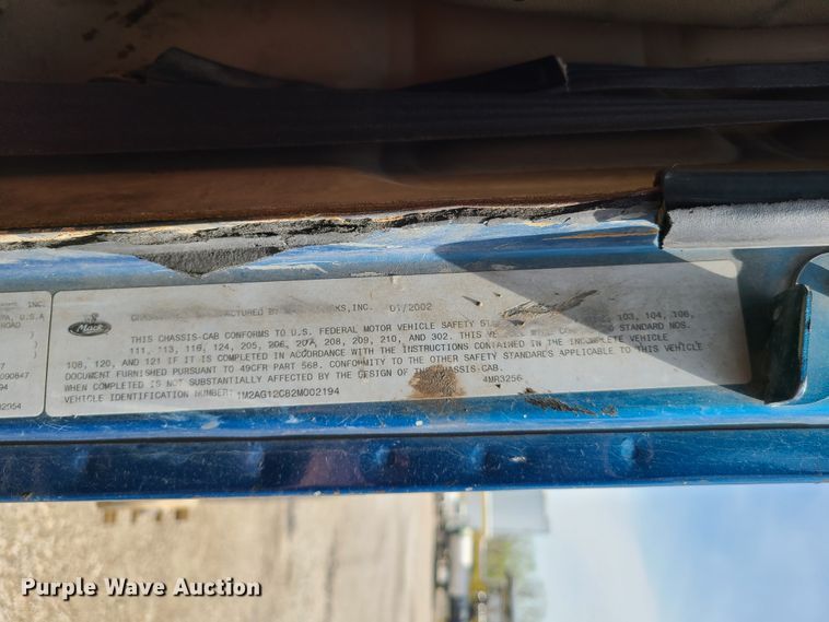 image for item DN5499 2002 Mack CV713 truck chassis