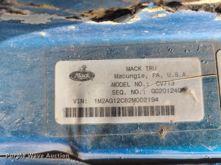 image for item DN5499 2002 Mack CV713 truck chassis